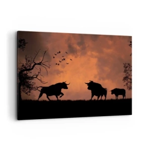 Impression sur toile - Image sur toile - Silhouettes de taureaux sur un ciel orange au coucher du soleil - 100x70cm - Un spectacle dramatique de la nature - Décoration murale moderne pour le salon et la chambre ARTTOR