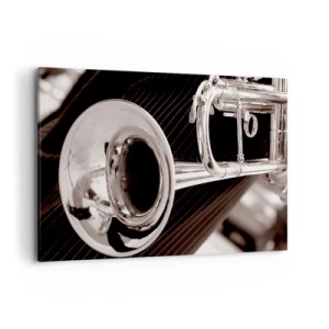 Impression sur toile - Image sur toile - Gros plan d'une trompette argentée sur un fond de tissu élégant. - 100x70cm - Voyage musical vers les années 30 - Décoration murale moderne pour le salon et la chambre ARTTOR