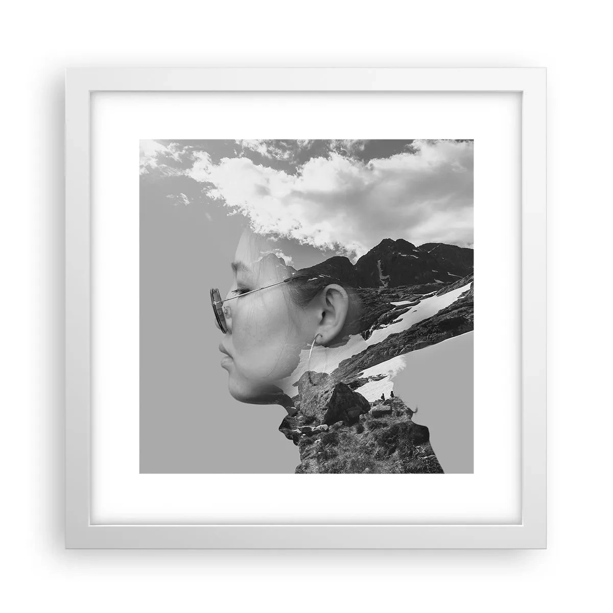 Affiche dans un cadre blanc - Poster - Portrait de montagnes et nuages - 30x30 cm
