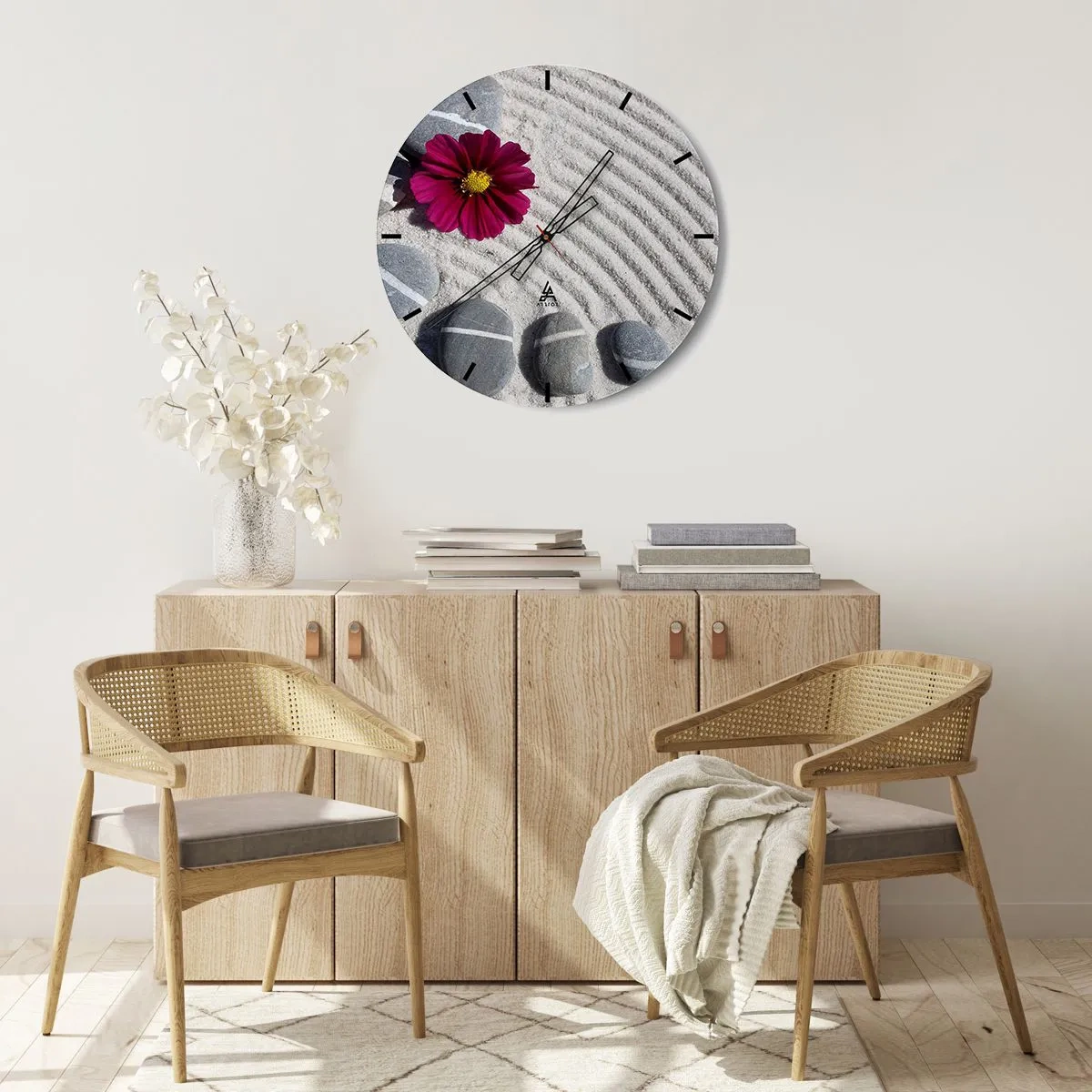 Horloge murale - Pendule murale - Fleur rose avec des pierres dans le sable dans un style zen - 30x30cm - Énergie et paix du cercle magique de la nature - Décoration murale moderne pour le salon, la cuisine et la chambre ARTTOR