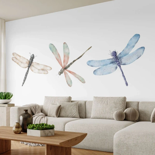 Papier Peint Photo Premium Sand - Trois libellules aux couleurs pastel sur fond blanc - 100x70cm - Libellules en apesanteur - Décoration murale moderne pour le salon et la chambre ARTTOR