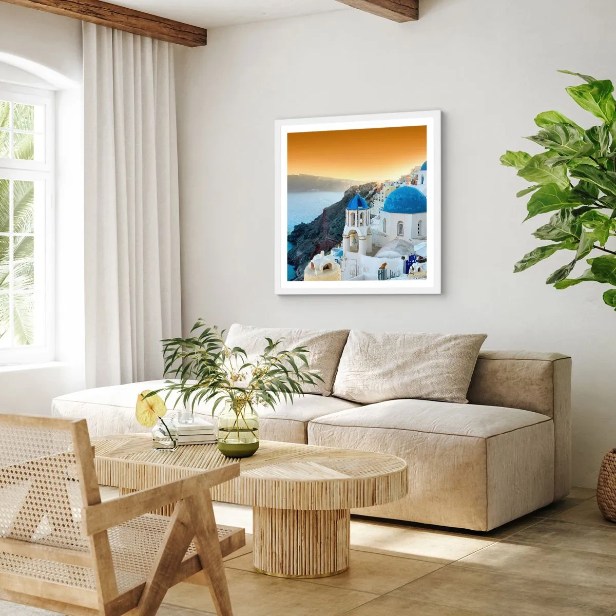 Affiche dans un cadre blanc - Poster - Santorin - blotti contre les rochers - 30x30 cm