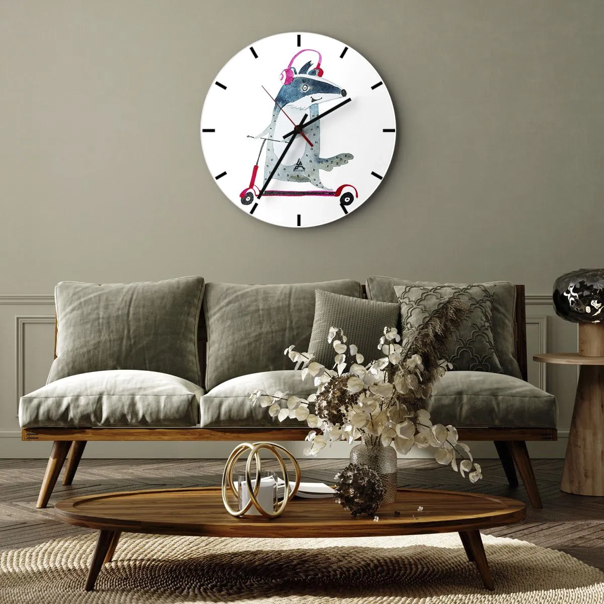 Horloge murale - Pendule murale - Blaireau avec un casque sur un scooter dans le style d'une illustration pour enfants - 30x30cm - La joie du blaireau - Décoration murale moderne pour le salon, la cuisine et la chambre ARTTOR