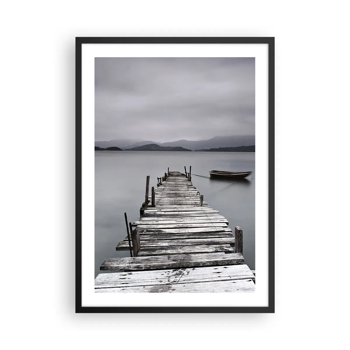 Affiche dans un cadre noir - Poster - Une vieille jetée avec un bateau sur une eau calme - 50x70cm - Tu peux partir demain - Décoration murale moderne pour le salon et la chambre ARTTOR