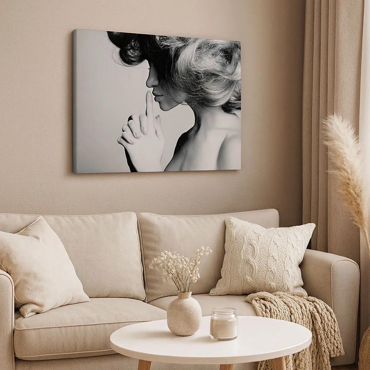 Impression sur toile - Image sur toile - Profil noir et blanc d'une femme faisant un geste de silence - 70x50cm - A l'écoute d'elle-même - Décoration murale moderne pour le salon et la chambre ARTTOR