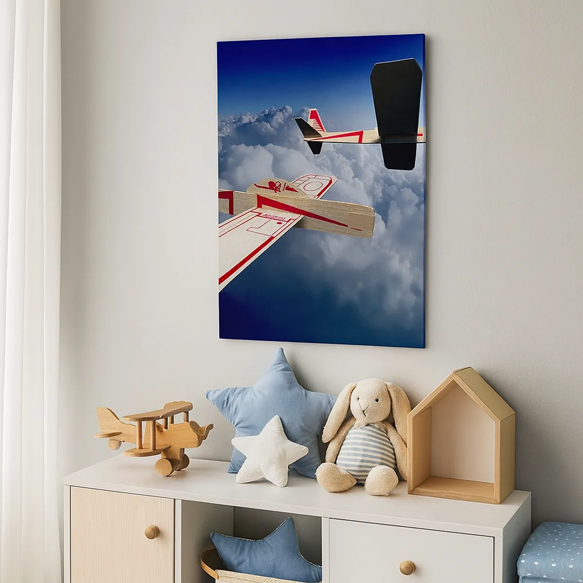 Impression sur toile - Image sur toile - Deux avions en bois planant au-dessus des nuages contre un ciel bleu. - 50x70cm - Encore plus haut, encore plus loin - Décoration murale moderne pour le salon et la chambre ARTTOR