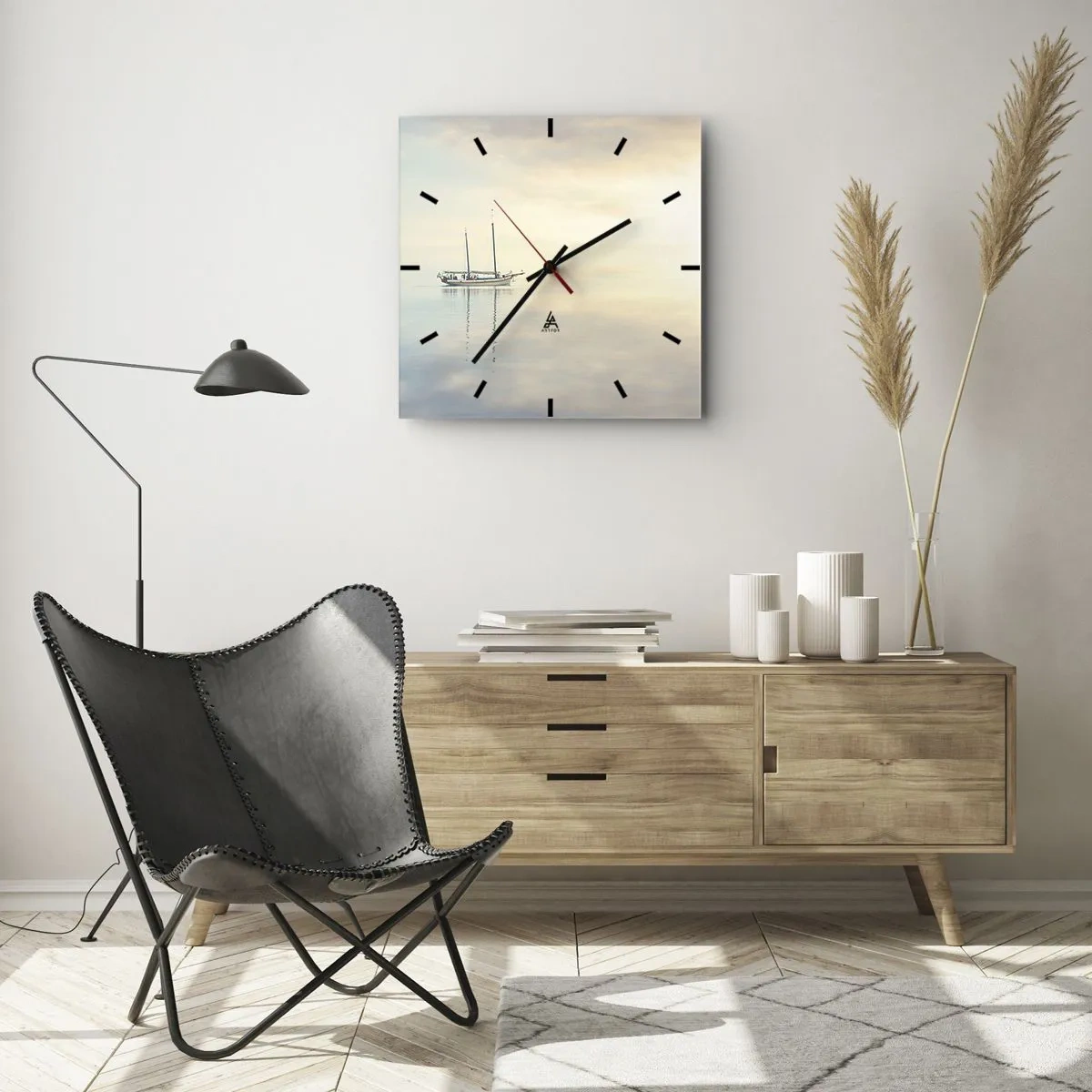 Horloge murale - Pendule murale - Un bateau sur une mer calme dans une douce lumière - 30x30cm - Dans une mer de silence - Décoration murale moderne pour le salon et la chambre ARTTOR