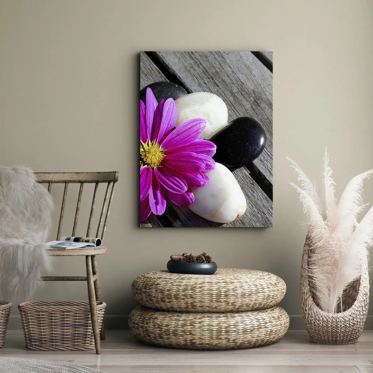 Impression sur toile - Image sur toile - Fleur rose sur un fond de planches de bois avec des pierres - 50x70cm - Repos sur la jetée - Décoration murale moderne pour le salon et la chambre ARTTOR