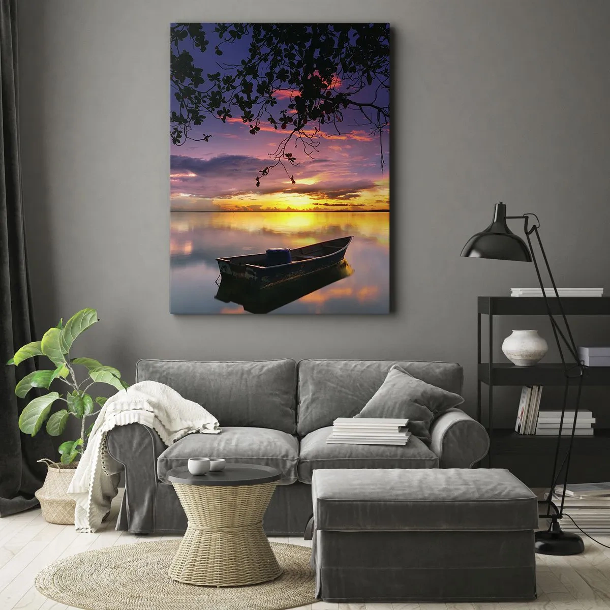 Impression sur toile - Image sur toile - Un bateau sur une eau calme au coucher du soleil - 50x70cm - "Tu sembles suspendu au milieu du ciel..." - Décoration murale moderne pour le salon et la chambre ARTTOR