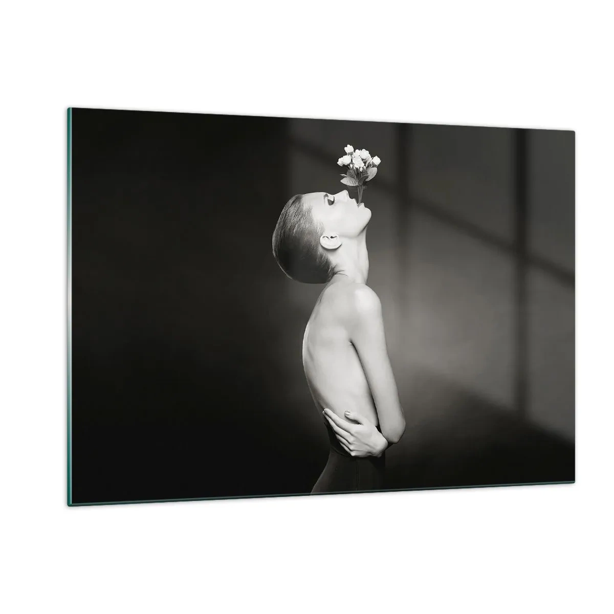 Impression sur verre - Image sur verre - Une femme avec une fleur dans la bouche dans un portrait en noir et blanc - 120x80cm - Elégance excentrique - Décoration murale moderne pour le salon et la chambre ARTTOR