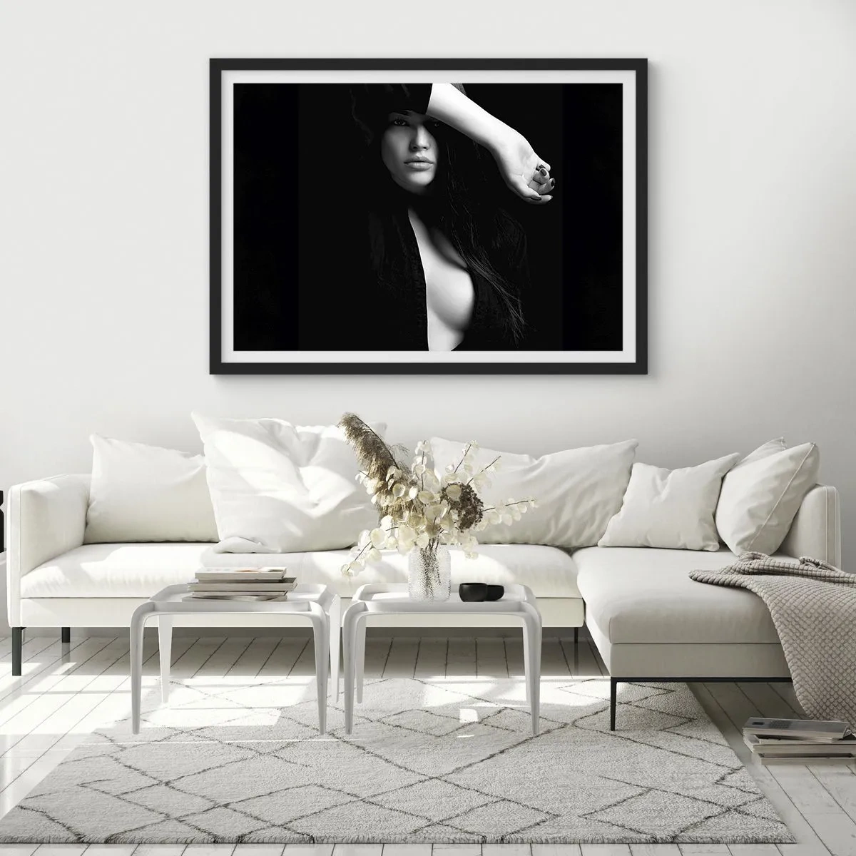 Affiche dans un cadre noir - Poster - Portrait élégant d'une femme en noir et blanc - 100x70cm - École de séduction - Décoration murale moderne pour le salon et la chambre ARTTOR