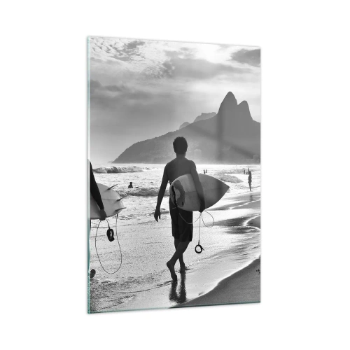 Impression sur verre - Image sur verre - Surfeurs sur la plage avec des planches, composition en noir et blanc - 50x70cm - Samba sur une vague - Décoration murale moderne pour le salon et la chambre ARTTOR