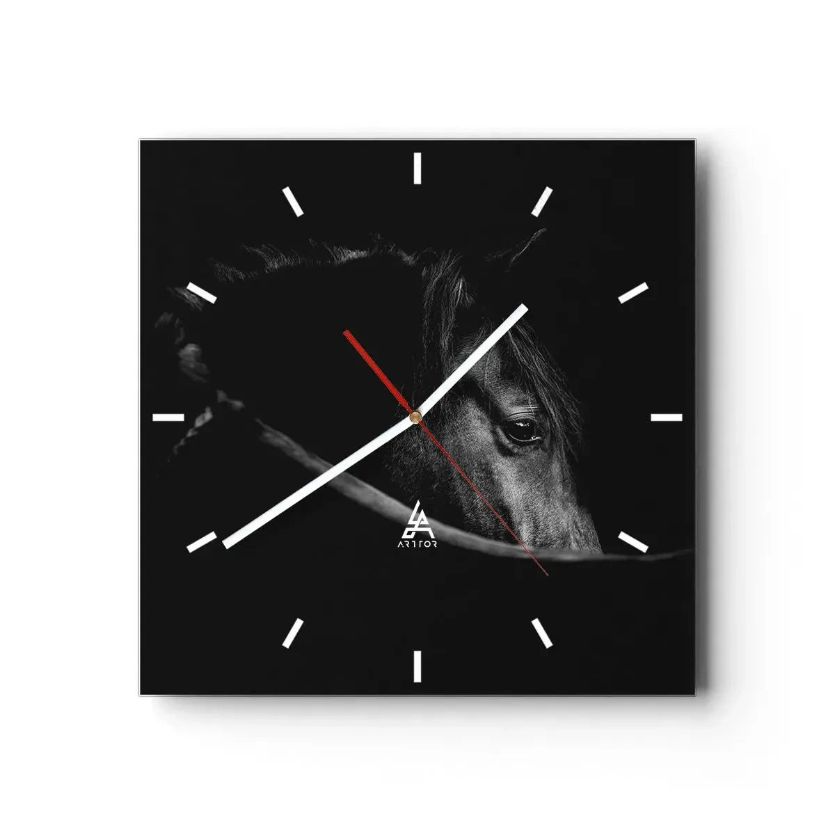 Horloge murale - Pendule murale - Portrait en noir et blanc d'un cheval avec un jeu subtil de lumière et d'ombre sur un fond sombre. - 30x30cm - Prince Noir - Décoration murale moderne pour le salon et la chambre ARTTOR