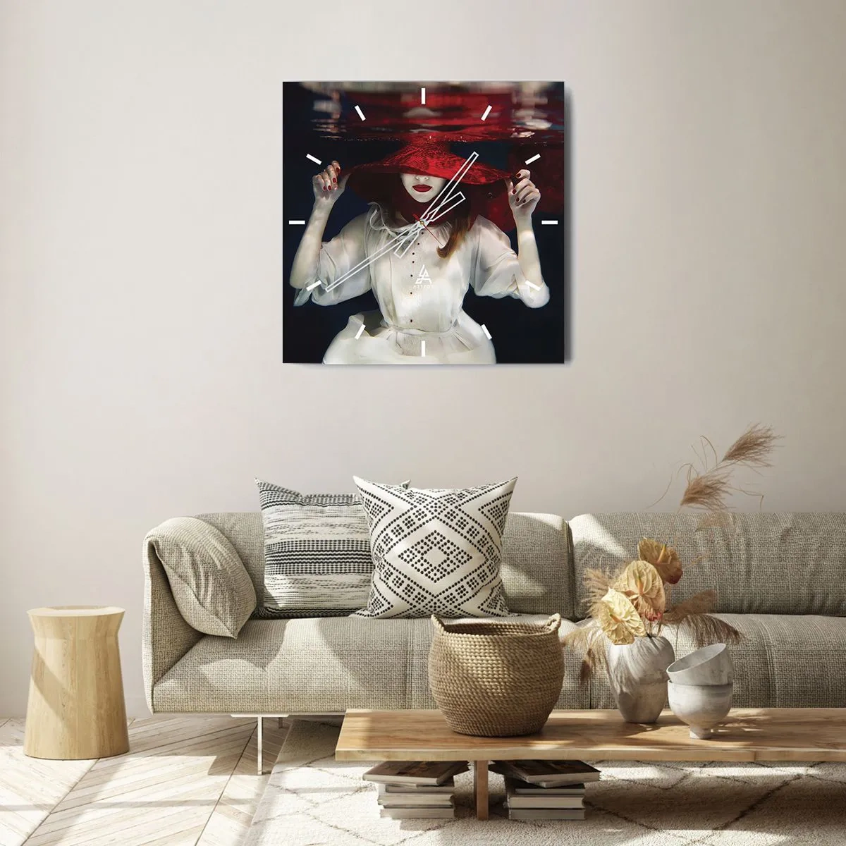 Horloge murale - Pendule murale - Femme mystérieuse - 30x30 cm