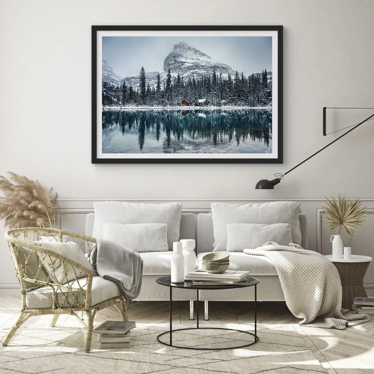Affiche dans un cadre noir - Poster - Paysage d'hiver avec des chalets dans la forêt au bord d'un lac gelé - 70x50cm - Retraite canadienne - Décoration murale moderne pour le salon et la chambre ARTTOR