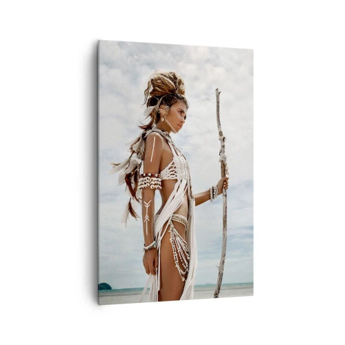 Impression sur toile - Image sur toile - Femme stylisée sur la plage avec des ornements ethniques et un bâton - 80x120cm - Reine des tropiques - Décoration murale moderne pour le salon et la chambre ARTTOR
