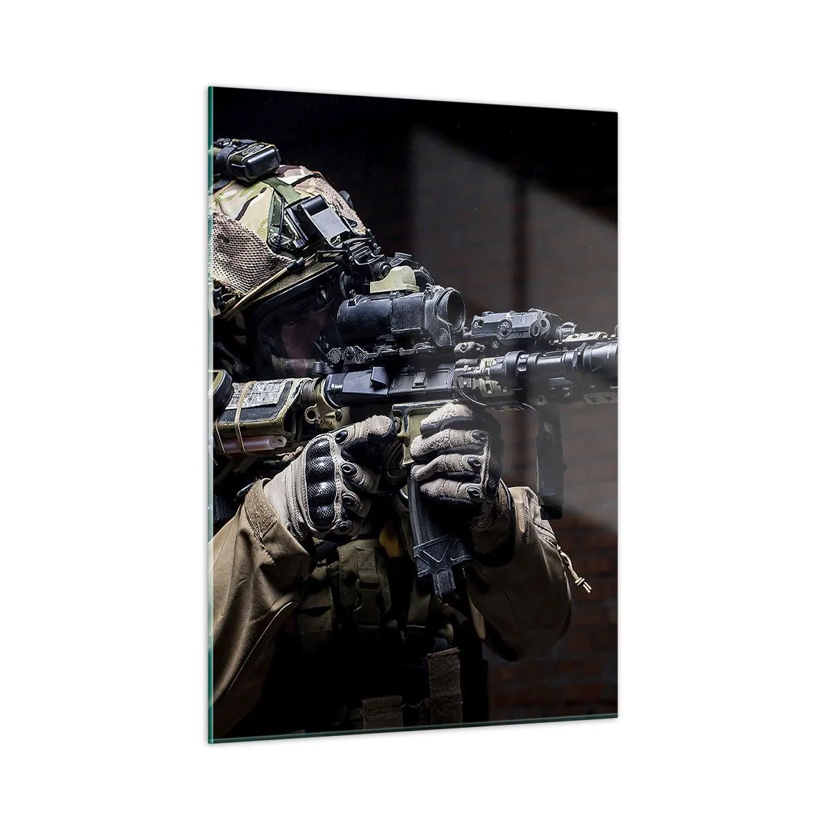 Impression sur verre - Image sur verre - Un soldat en équipement complet avec un fusil contre un mur de briques - 50x70cm - Meurtrier efficace - Décoration murale moderne pour le salon et la chambre ARTTOR