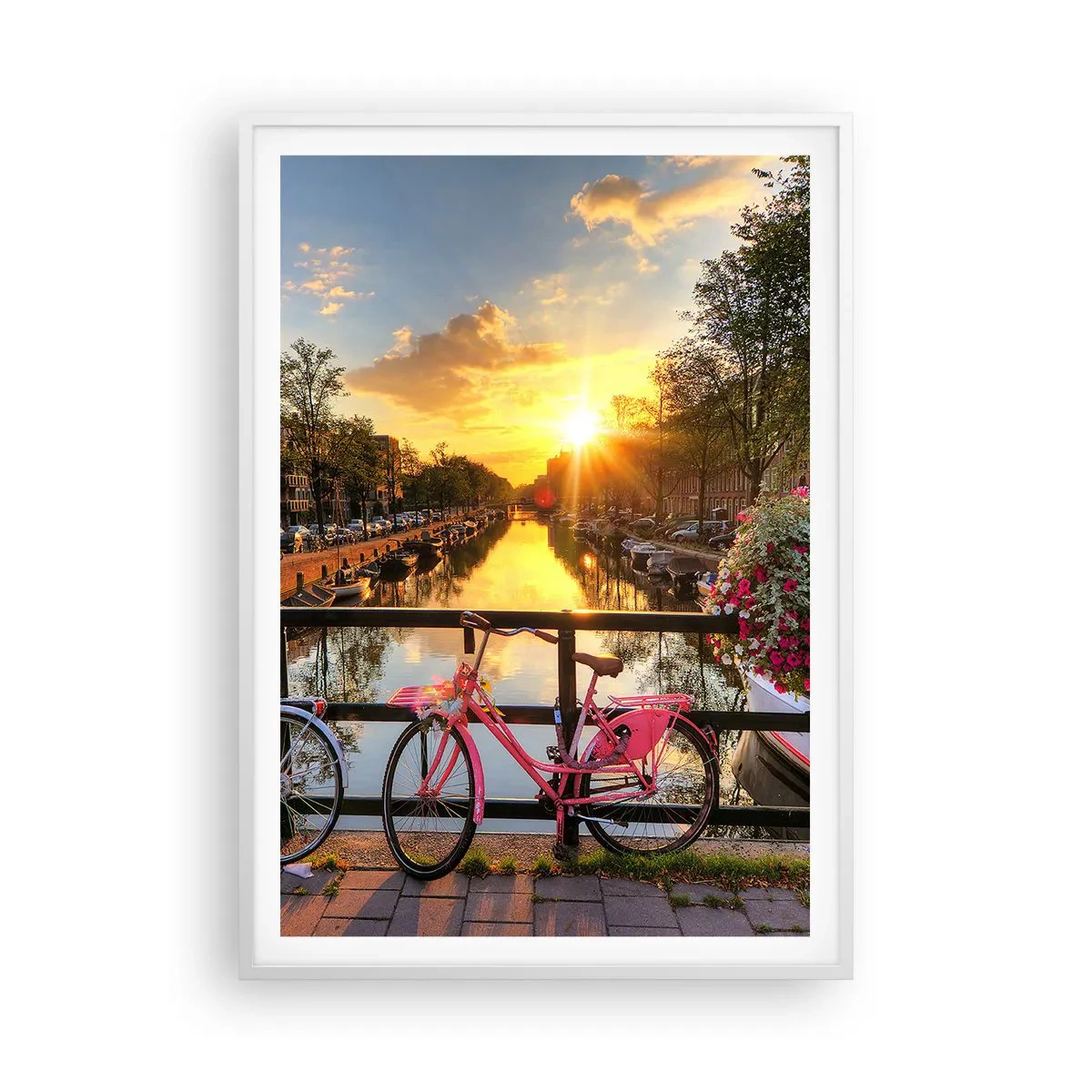 Affiche dans un cadre blanc - Poster - Matin de printemps à Amsterdam - 70x100 cm