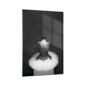 Impression sur verre - Image sur verre - Une danseuse de ballet dans une pose classique sur un fond sombre. - 70x100cm - C'est justement en train de fleurir - Décoration murale moderne pour le salon et la chambre ARTTOR