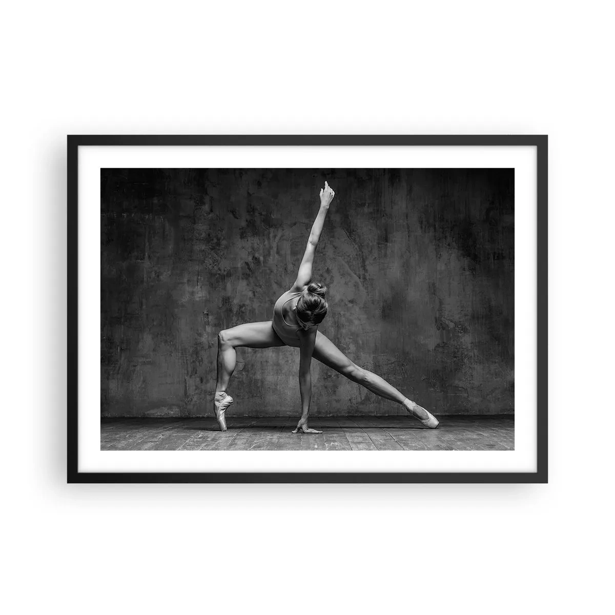 Affiche dans un cadre noir - Poster - Une danseuse dans une pose artistique contre un mur brut - 70x50cm - Balance idéale - Décoration murale moderne pour le salon et la chambre ARTTOR
