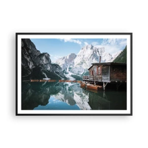 Affiche dans un cadre noir - Poster - Un chalet en bois au bord d'un lac de montagne tranquille - 100x70cm - Un matin cristallin en montagne - Décoration murale moderne pour le salon et la chambre ARTTOR