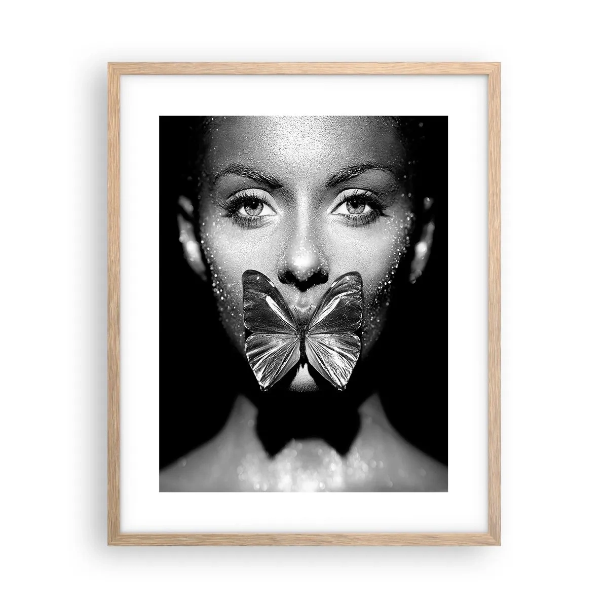 Affiche dans un chêne clair - Poster - Baiser papillon - 40x50 cm