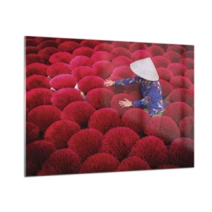 Impression sur verre - Image sur verre - Un ouvrier parmi des bâtons d'encens rouges sur un fond à motifs - 100x70cm - Dans un champ de riz - Décoration murale moderne pour le salon et la chambre ARTTOR