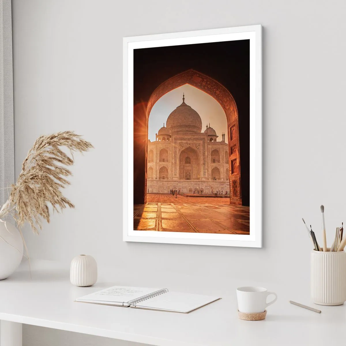 Affiche dans un cadre blanc - Poster - Un monument à l'amour surnaturel - 61x91 cm