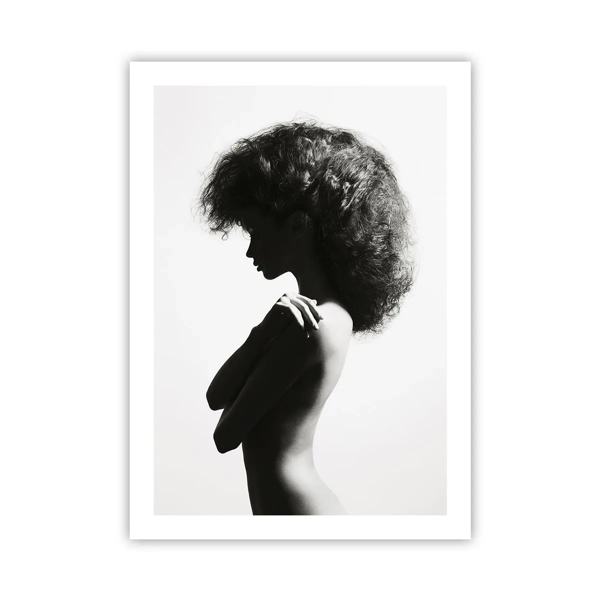 Affiche - Poster - Profil d'une femme sur une élégante photographie en noir et blanc - 50x70cm - Comme une fleur au bout d'une fine tige - Décoration murale moderne pour le salon et la chambre ARTTOR