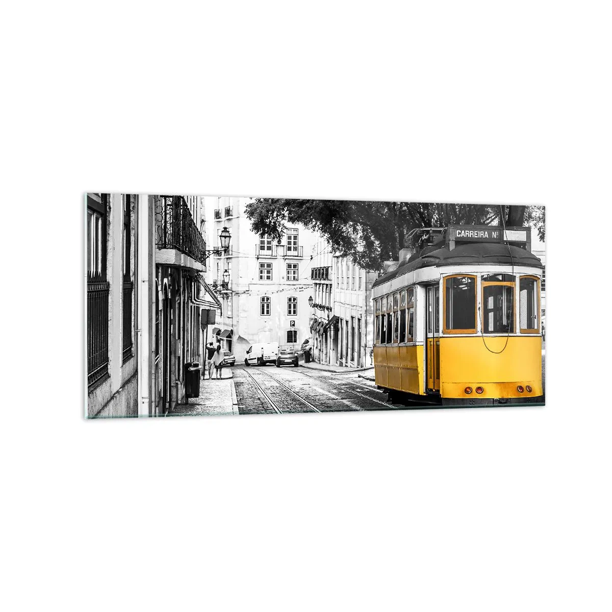 Impression sur verre - Image sur verre - Un tramway jaune sur fond de rue en noir et blanc - 120x50cm - Et du fado en arrière-plan - Décoration murale moderne pour le salon et la chambre ARTTOR