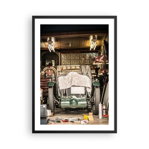 Affiche dans un cadre noir - Poster - Une voiture ancienne dans un garage entourée d'outils - 50x70cm - Retour vers le passé - Décoration murale moderne pour le salon et la chambre ARTTOR