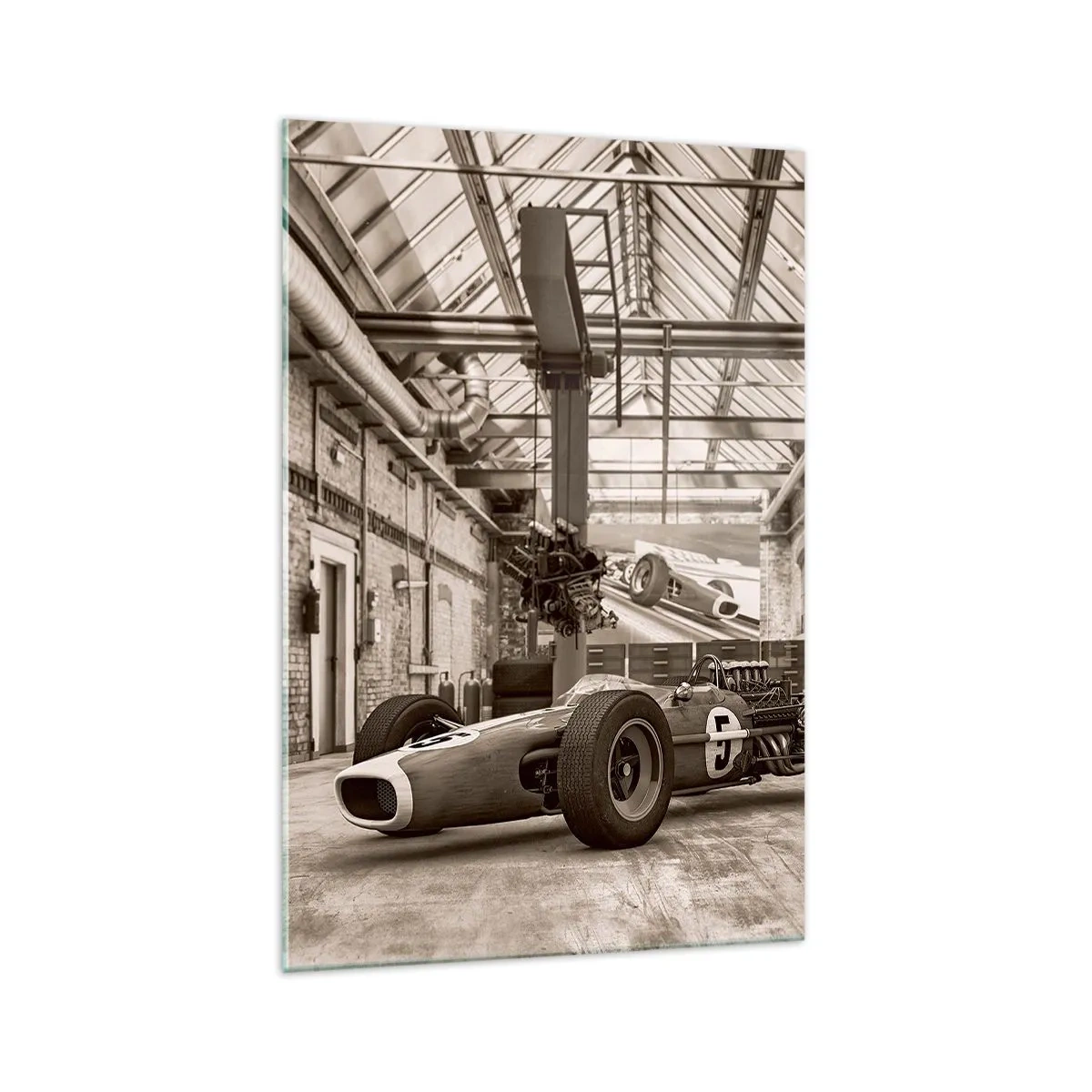 Impression sur verre - Image sur verre - Voiture de course noire et blanche dans un intérieur industriel - 70x100cm - Le repos du guerrier - Décoration murale moderne pour le salon et la chambre ARTTOR
