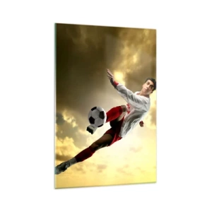 Impression sur verre - Image sur verre - Un joueur de football dans un saut dynamique frappant le ballon contre le ciel - 70x100cm - Le paradis du football - Décoration murale moderne pour le salon et la chambre ARTTOR
