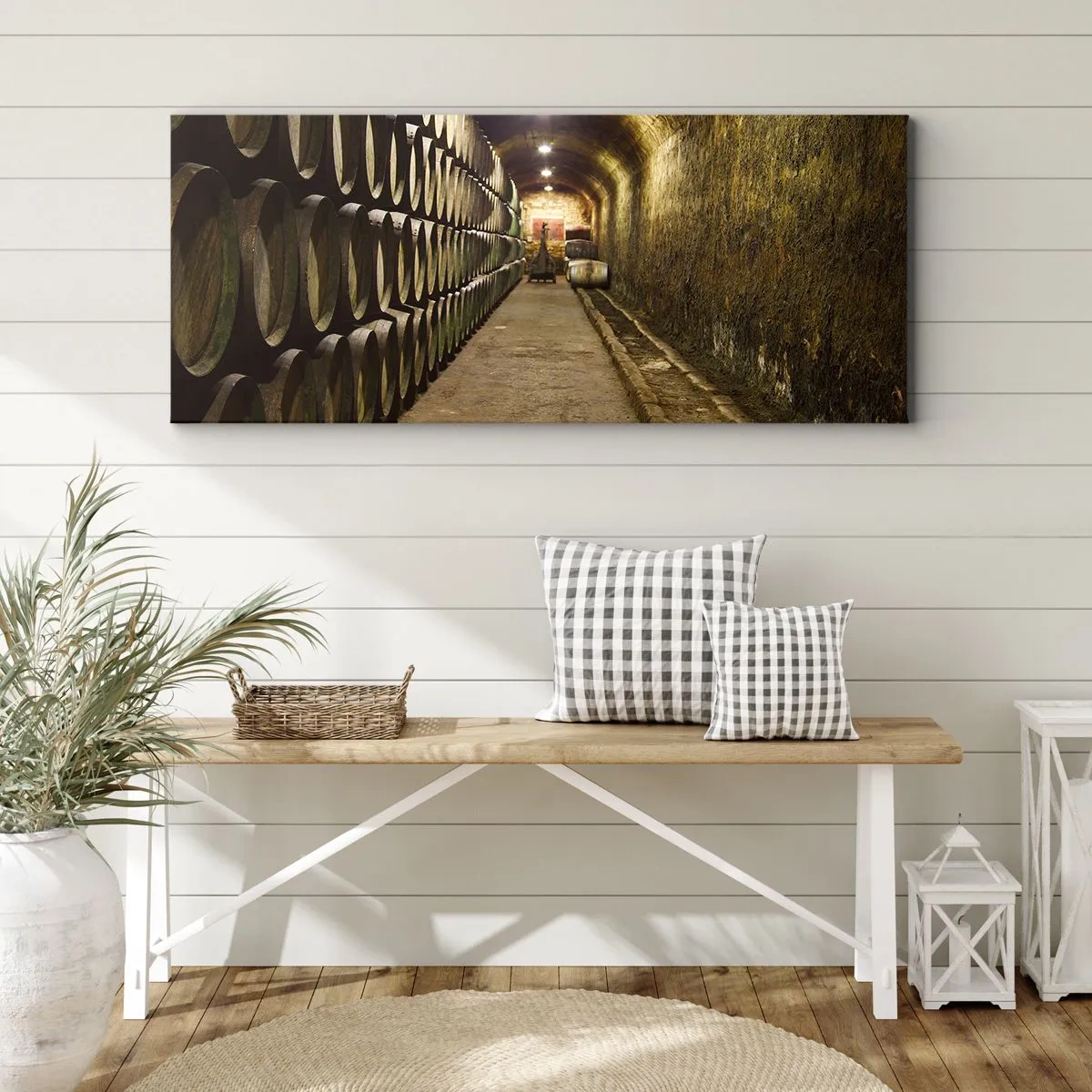 Impression sur toile - Image sur toile - Une cave avec des tonneaux de vin en bois disposés en rangées - 120x50cm - Qu'il est bon de s'allonger - Décoration murale moderne pour le salon et la chambre ARTTOR