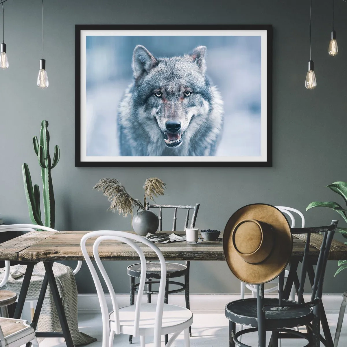 Affiche dans un cadre noir - Poster - Un loup au regard intense dans un paysage hivernal - 100x70cm - Relèverez-vous le défi ? - Décoration murale moderne pour le salon et la chambre ARTTOR
