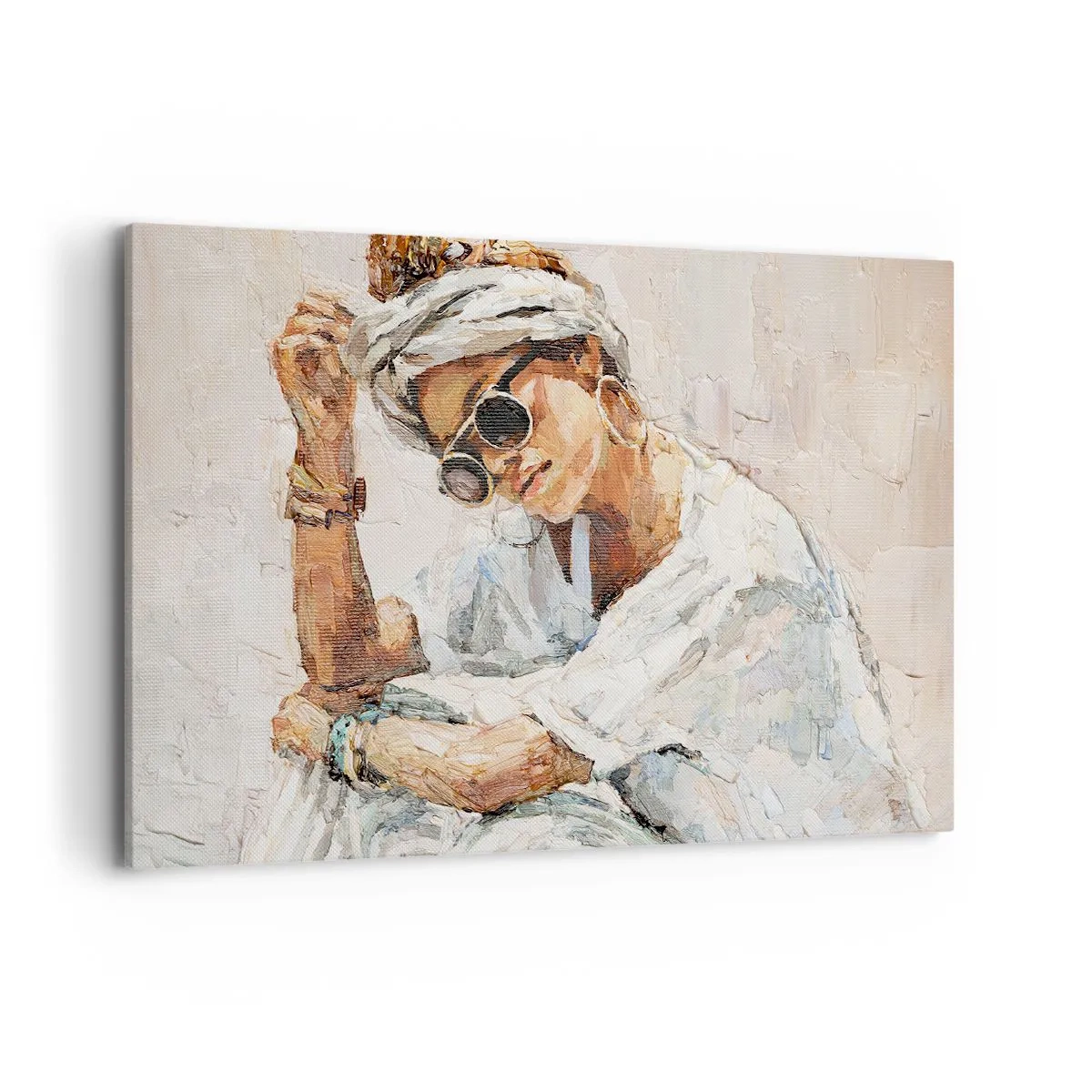 Impression sur toile - Image sur toile - Portrait d'une femme portant des lunettes de soleil contre un mur clair - 100x70cm - Portrait en plein soleil - Décoration murale moderne pour le salon et la chambre ARTTOR