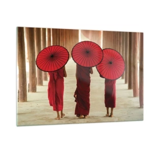 Impression sur verre - Image sur verre - Moines avec des parapluies rouges marchant le long d'un couloir en bois - 120x80cm - Sur la route du pays pure - Décoration murale moderne pour le salon et la chambre ARTTOR