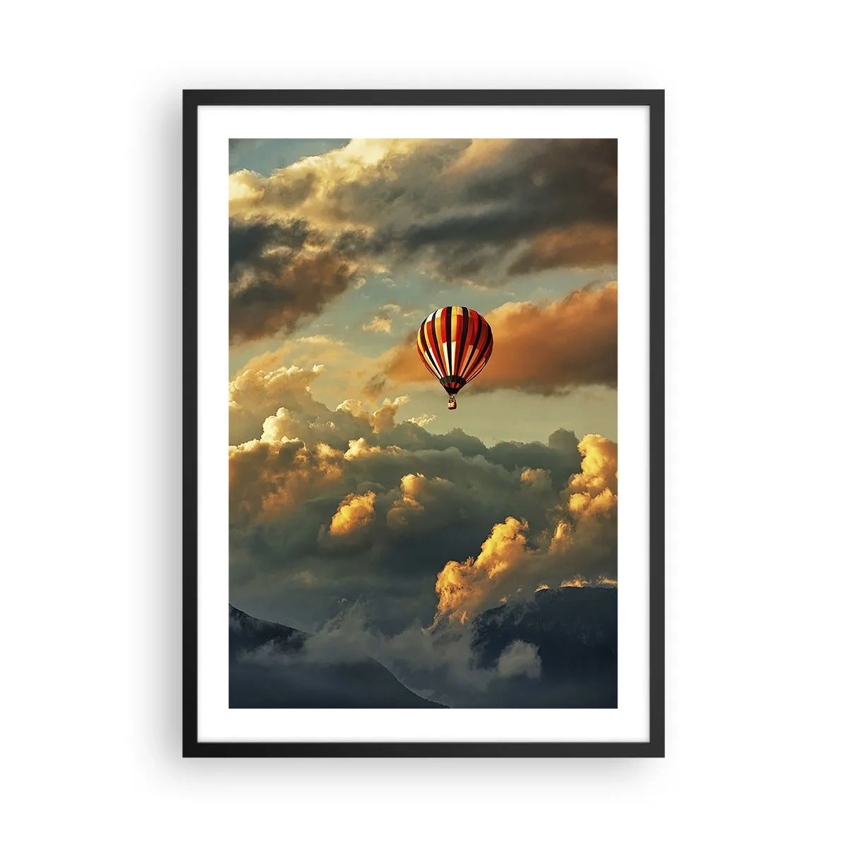 Affiche dans un cadre noir - Poster - Un ballon parmi les nuages au coucher du soleil - 50x70cm - Je vole parce que je veux - Décoration murale moderne pour le salon et la chambre ARTTOR