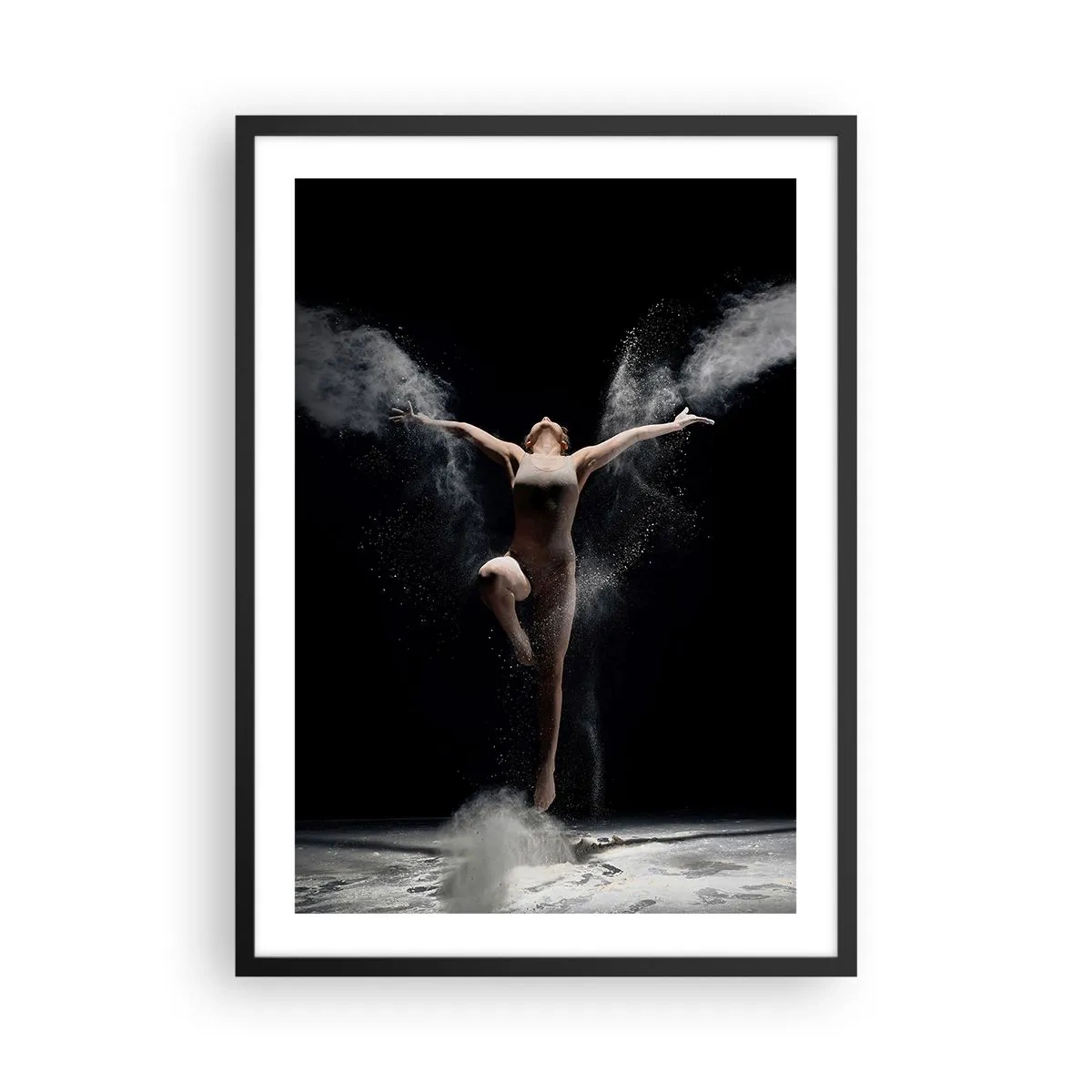 Affiche dans un cadre noir - Poster - Une danseuse dans un nuage de poussière sur fond noir - 50x70cm - Les elfes existent - Décoration murale moderne pour le salon et la chambre ARTTOR