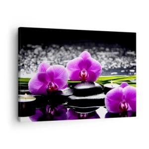 Impression sur toile - Image sur toile - Orchidées violettes sur fond de pierres et de bougies dans un cadre relaxant - 70x50cm - Se noyer dans la paix et la tranquillité - Décoration murale moderne pour le salon et la chambre ARTTOR