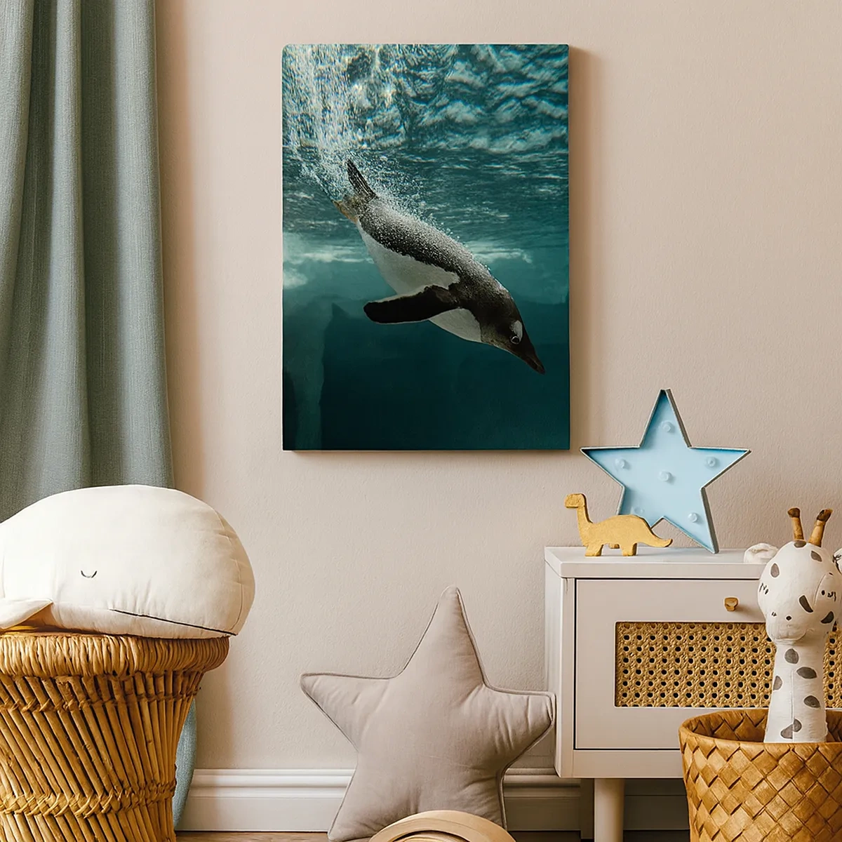 Impression sur toile - Image sur toile - Un pingouin plongeant dans les profondeurs de l'eau glacée - 50x70cm - Bienvenue dans mon monde - Décoration murale moderne pour le salon et la chambre ARTTOR