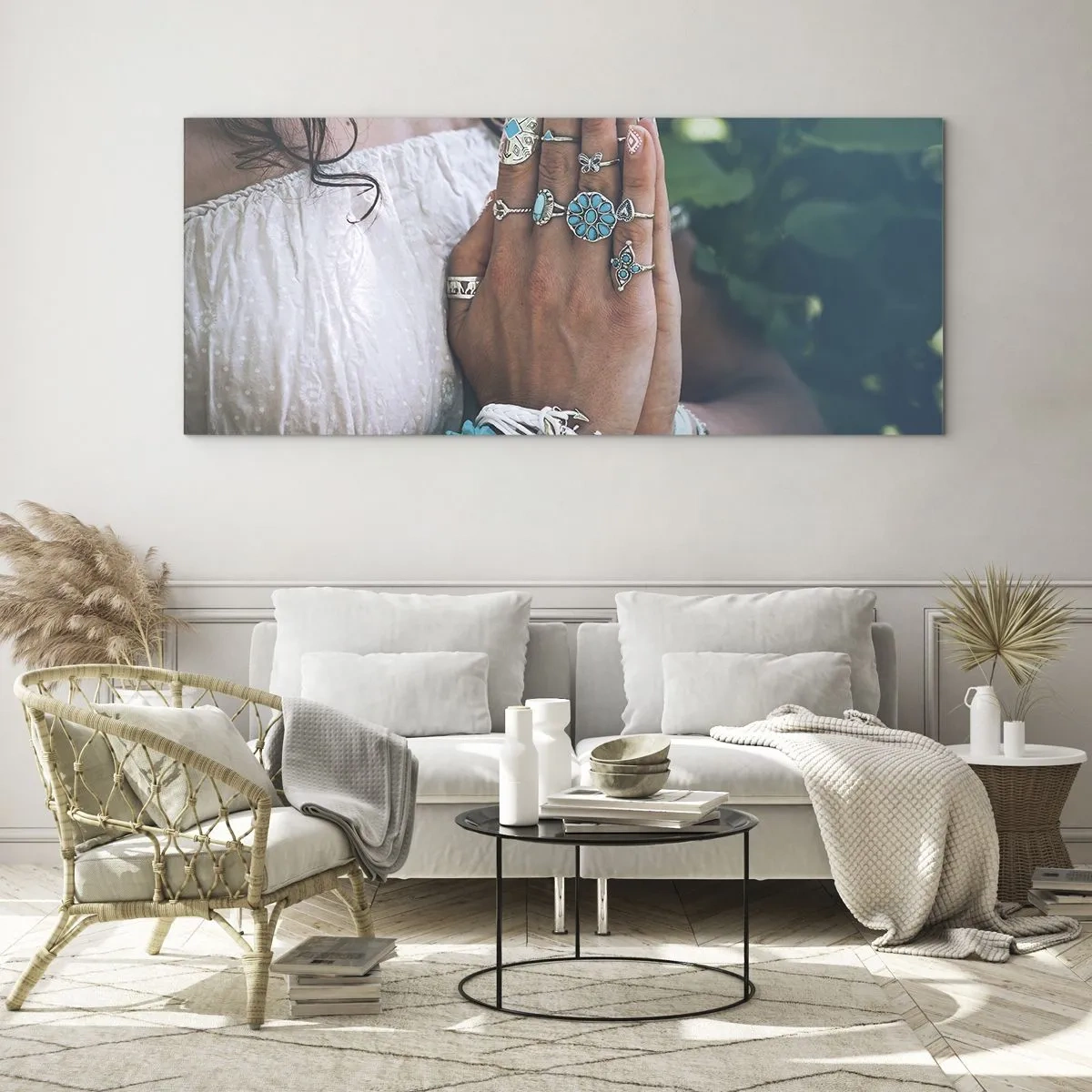 Impression sur verre - Image sur verre - Mains décorées de bijoux bohèmes - 160x50cm - Bienvenue au centre du bien-être - Décoration murale moderne pour le salon et la chambre ARTTOR