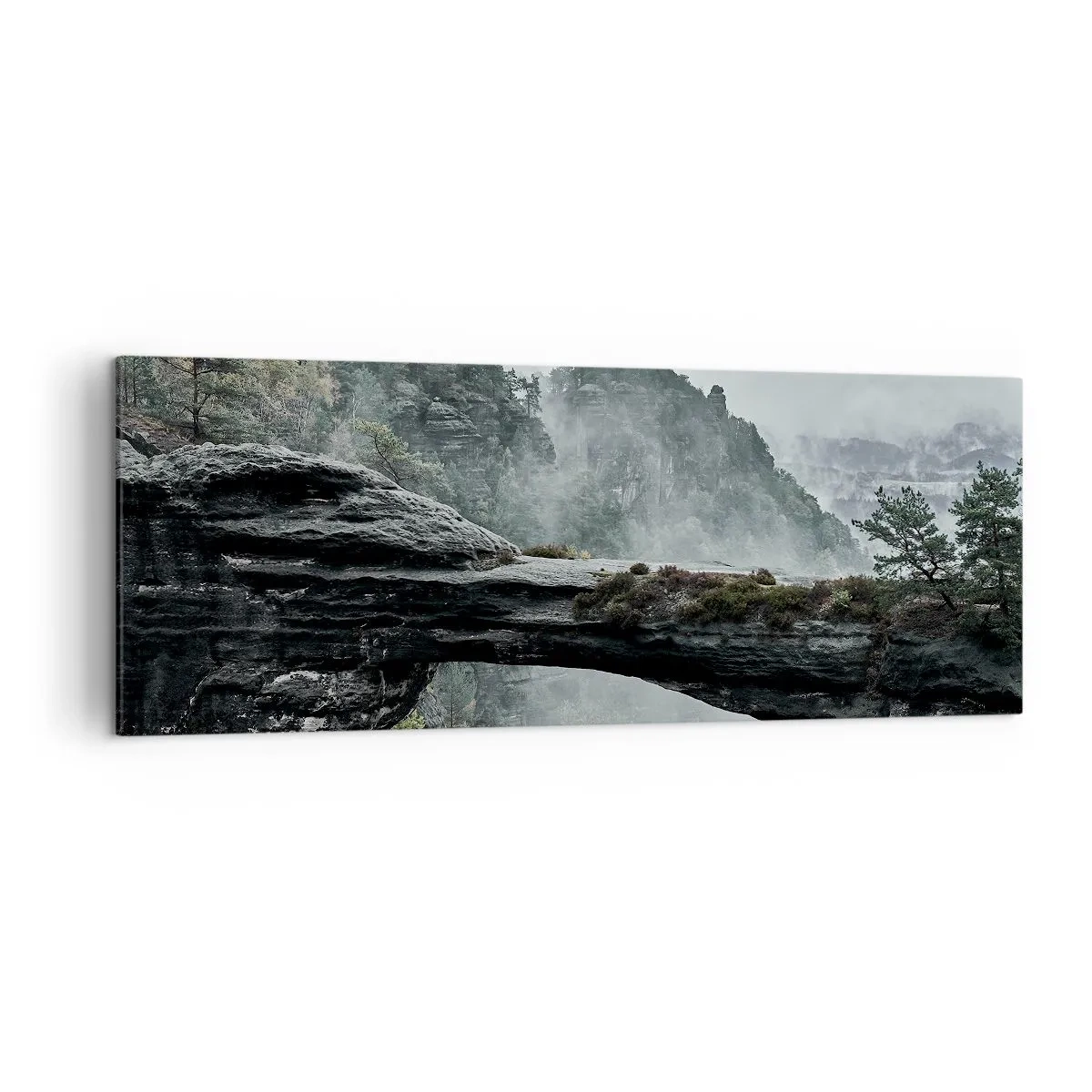 Impression sur toile - Image sur toile - Une arche de pierre entourée de montagnes brumeuses et de forêts - 140x50cm - L'aventure est sur le point de commencer - Décoration murale moderne pour le salon et la chambre ARTTOR