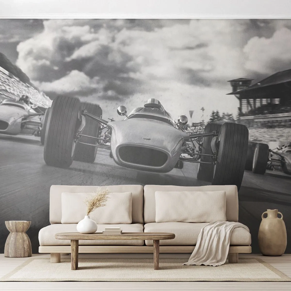 Papier Peint Photo Premium Sand - Voitures de course rétro sur la piste dans une perspective dynamique - 100x70cm - Puissance! - Décoration murale moderne pour le salon et la chambre ARTTOR