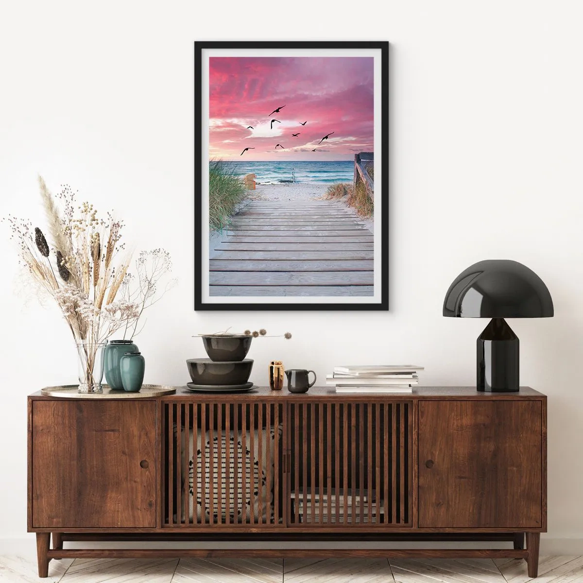 Affiche dans un cadre noir - Poster - Chemin en bois sur la plage avec vue sur la mer au coucher du soleil - 50x70cm - Impression de la Baltique - Décoration murale moderne pour le salon et la chambre ARTTOR