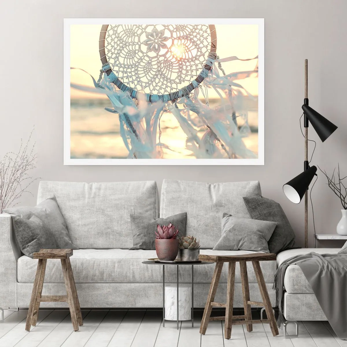Affiche - Poster - Un attrape-rêves délicat sur fond de soleil couchant - 100x70cm - Totem en dentelle - Décoration murale moderne pour le salon et la chambre ARTTOR