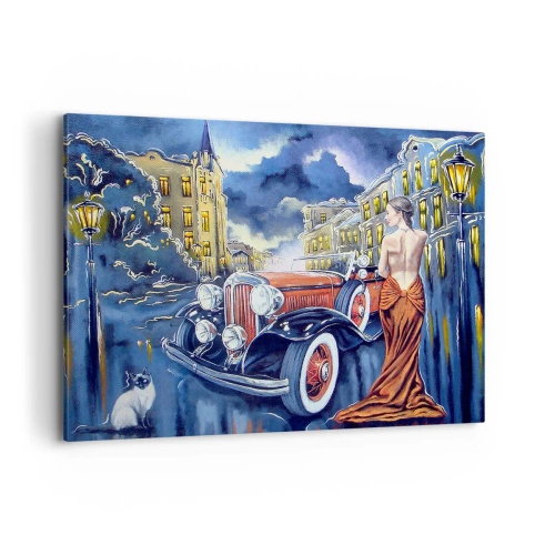 Impression sur toile - Image sur toile - Une femme dans une robe élégante à côté d'une voiture rétro la nuit - 100x70cm - Nocturne en bleu et corail - Décoration murale moderne pour le salon et la chambre ARTTOR