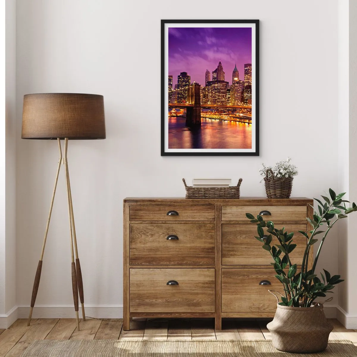 Affiche dans un cadre noir - Poster - Vue nocturne du pont de Brooklyn et de Manhattan dans les lumières de la ville - 50x70cm - Manhathann or violet - Décoration murale moderne pour le salon et la chambre ARTTOR
