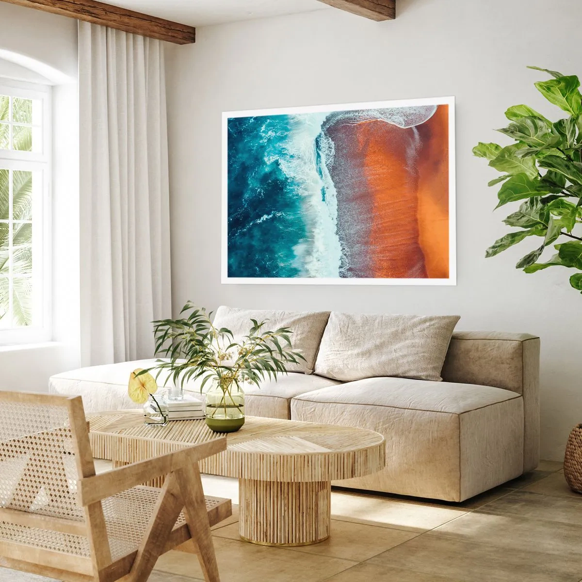 Affiche - Poster - Une vue des vagues de l'océan s'écrasant sur la plage dorée - 100x70cm - Caresse de l'océan - Décoration murale moderne pour le salon et la chambre ARTTOR