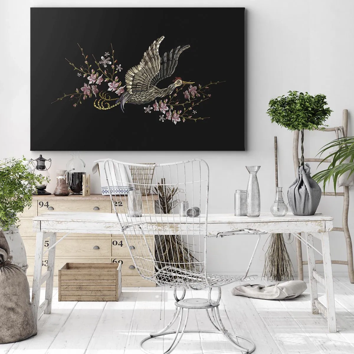 Impression sur toile - Image sur toile - Un oiseau en vol avec des fleurs sur fond noir - 120x80cm - Oiseau brodé exotique - Décoration murale moderne pour le salon et la chambre ARTTOR
